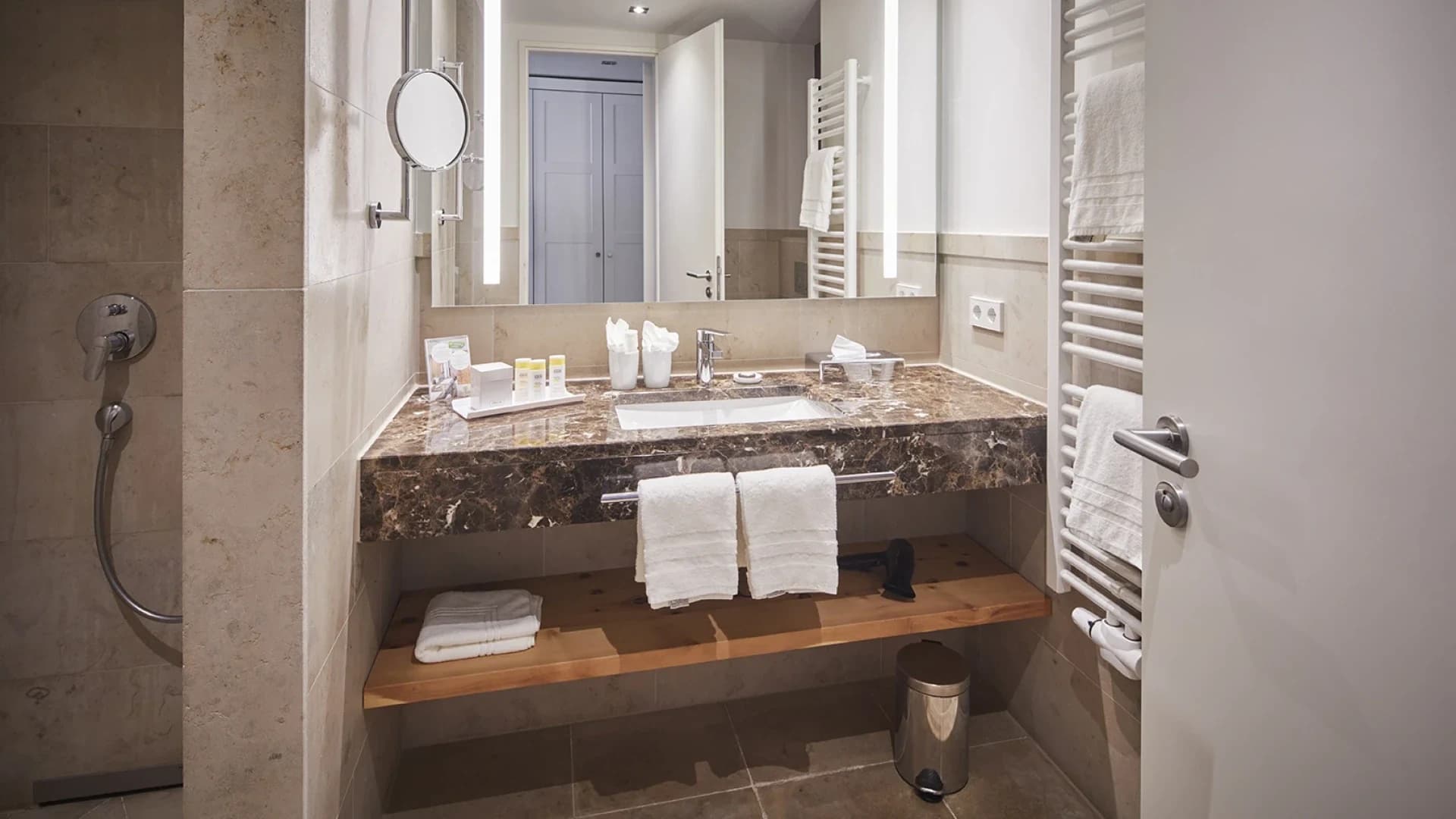 Badezimmer des Komfortzimmers